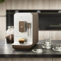 Smeg Cafetière Expresso Broyeur Taupe En Inox Gris 7 Smeg Cafetière Expresso Broyeur Taupe En Inox Gris -Boutique Cristal d'Arques cafetiere expresso broyeur taupe en inox gris 2